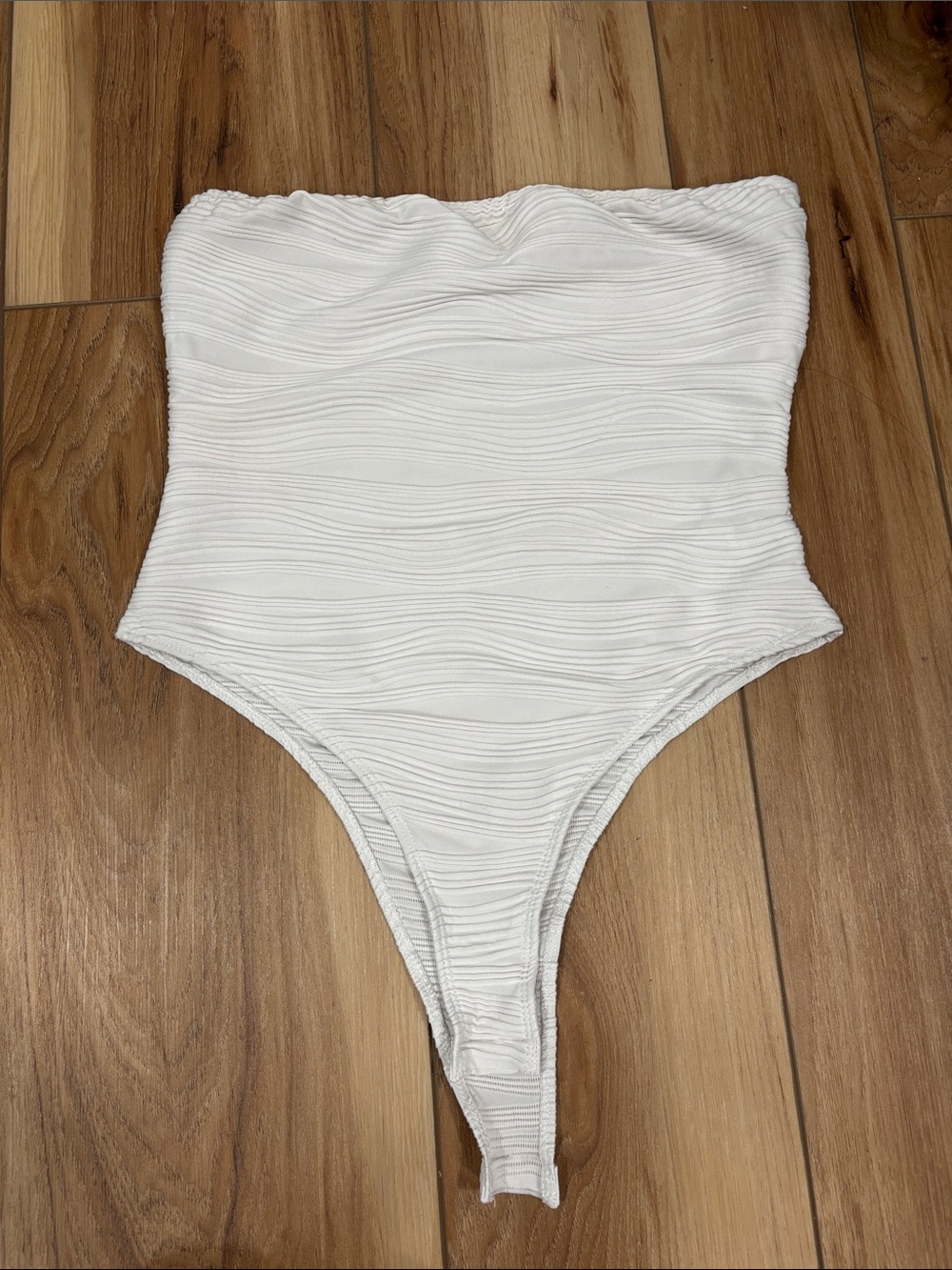 Women's White Textured Strapless Tube Top Bodysuit